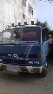 รถอีซูซุ 6 ล้อ บรรทุกน้ำมัน  เปลื่ยนเครื่อง 110  แรงม้า.  สนใจติดต่อ  081 - 6079515