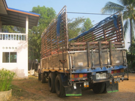 รถ6ล้อหัวยาว