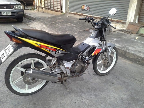 Sonic ปี 46 สีดำ เทา รถบ้าน เครื่องเดิม เอกสารครบ  ราคาเร้าๆ