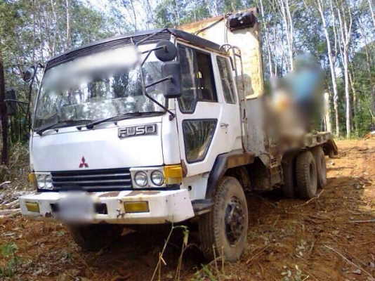 รถมิตซู 10 ล้อ ท้ายลาด FM527 M - A   195 แรงม้า. สนใจติดต่อ  081 - 6079515