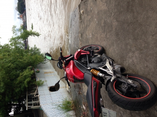 ขาย er 6n สีแดง ปี 2011 พร้อมของแต่ง