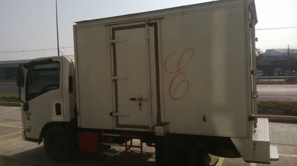 ืขายครับ อีซูซุ  ELF NLR 130 ครับ