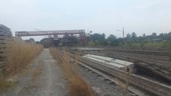 ขายแพล๊นท์หล่อเสาเข็ม แผ่นพื้น มีอุปกรณ์จำนวนมาก