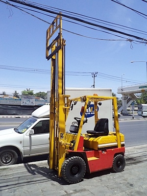 ขายรถยกโตโยต้า 1.5 ตัน รุ่น5 เครื่องเบนซิน เกียร์ออโต้  กระบอกคู่ ยางตันใหม่ เสาสูง 3 เมตร  พวงมาลัยเพาเว่อร์  สีเดิมจากนอก นำเข้าจากญี่ปุ่น ใช้งานได้ทันที ราคา170000