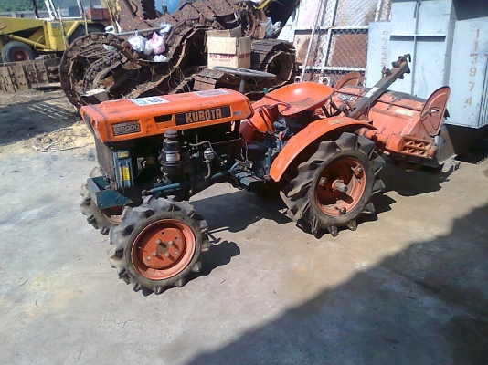 รถไถ KUBOTA B2000 4WD มีจอบหมุน