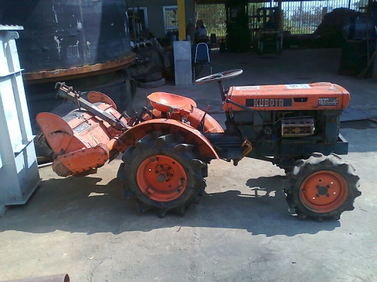รถไถ KUBOTA B2000 4WD มีจอบหมุน