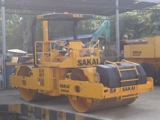 รถบดถนนล้อเหล็กคู่ SAKAI รุ่น SW850