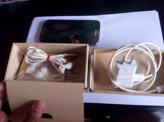 ขาย samsung s4 ยกกล่อง ไร้ริ้วรอย