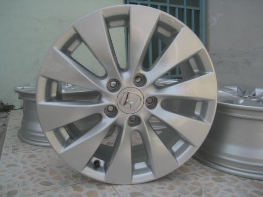 ขายล้อแม็กป้ายแดง Honda Accord G9 17"x7.5" et55 5รู114.3 สนใจติดต่อเล็กคลองสามครับ (081-3747940)