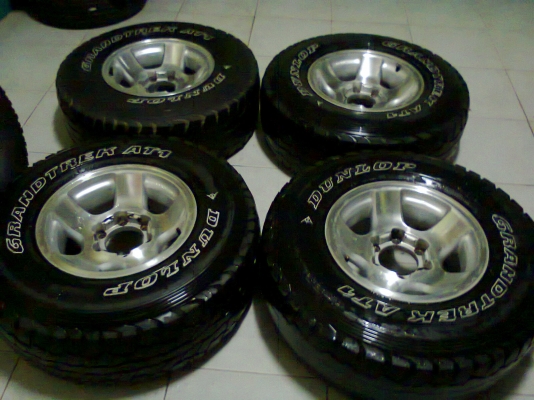 แม็ก15X8.5 6/139 ยาง31x10.5R15สภาพพอได้1ชุด