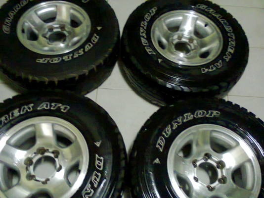 แม็ก15X8.5 6/139 ยาง31x10.5R15สภาพพอได้1ชุด