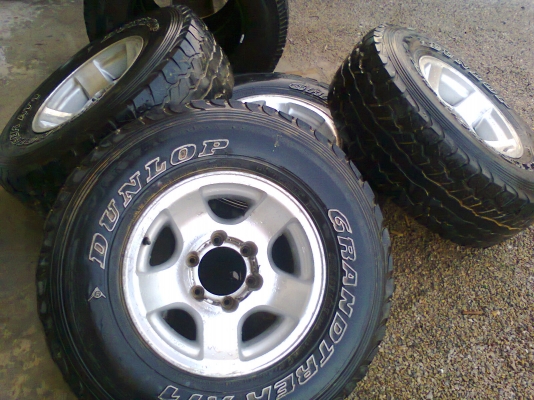 แม็ก15X8.5 6/139 ยาง31x10.5R15สภาพพอได้1ชุด