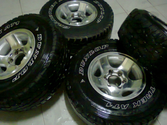 แม็ก15X8.5 6/139 ยาง31x10.5R15สภาพพอได้1ชุด