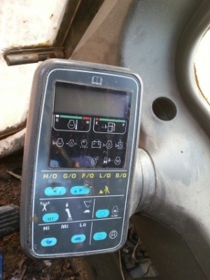 ขายหัวเก๋ง komatsu pc200-6 พร้อมกล่องไฟ สายไฟ จอ หรือขายแยก