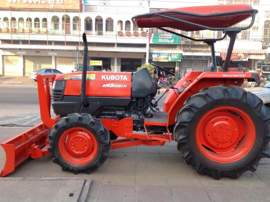 แทรกเตอร์คูโบต้า  4508 สภาพดีเยี่ยม  พร้อมใช้งาน   มีผานดันหน้าและจอบหมุน