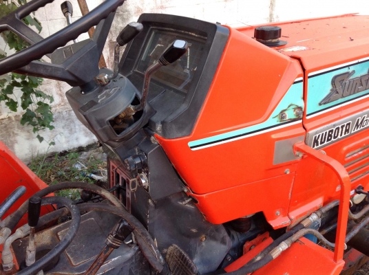 แทรกเตอร์คูโบต้า  L1  205  สภาพดีเยี่ยม พร้อมใช้งาน มีผานดันหน้าและผานหลัง
