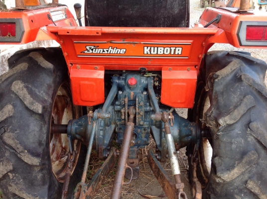 แทรกเตอร์คูโบต้า  L1  205  สภาพดีเยี่ยม พร้อมใช้งาน มีผานดันหน้าและผานหลัง