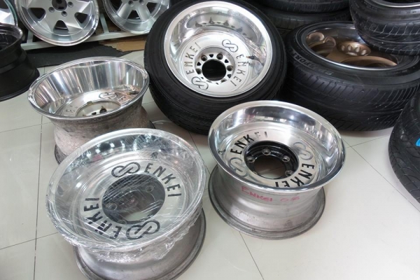 ENKEI 15"หน้า8.5"ET-20 หลัง10"ET-53