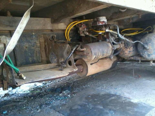 ***ขายแล้วครับขอบคุณ Truck2hand ขาย10ล้อเพลาเดียว HINO FL186 HO7C 185HP เครื่องเดิมเกียร์เดิม เครื่องแน่นดี แรง ช่วงล่างเดิมคัสซีสวยไม่ปะไม่ดาม กระบะล่องพื้นไม้คอกไม้สภาพดี ไม่ผุ หัวบางเดิมมีสีแตกสีลอกบ้าง ภายในดีคอนโซลครบ เบรคทริฟฟี่ พ.พาวเวอร์ ยางคู่หน้