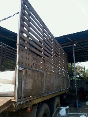 ***ขายแล้วครับขอบคุณ Truck2hand ขาย10ล้อเพลาเดียว HINO FL186 HO7C 185HP เครื่องเดิมเกียร์เดิม เครื่องแน่นดี แรง ช่วงล่างเดิมคัสซีสวยไม่ปะไม่ดาม กระบะล่องพื้นไม้คอกไม้สภาพดี ไม่ผุ หัวบางเดิมมีสีแตกสีลอกบ้าง ภายในดีคอนโซลครบ เบรคทริฟฟี่ พ.พาวเวอร์ ยางคู่หน้