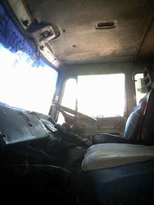 ***ขายแล้วครับขอบคุณ Truck2hand ขาย10ล้อเพลาเดียว HINO FL186 HO7C 185HP เครื่องเดิมเกียร์เดิม เครื่องแน่นดี แรง ช่วงล่างเดิมคัสซีสวยไม่ปะไม่ดาม กระบะล่องพื้นไม้คอกไม้สภาพดี ไม่ผุ หัวบางเดิมมีสีแตกสีลอกบ้าง ภายในดีคอนโซลครบ เบรคทริฟฟี่ พ.พาวเวอร์ ยางคู่หน้