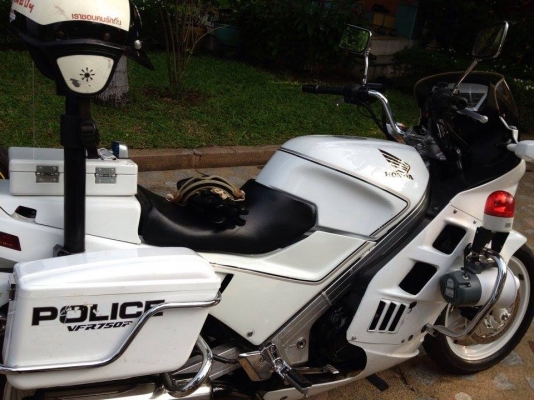 ขายรถนำขบวน vfr 750 เก็บงานแล้วขี่อย่างเดียว