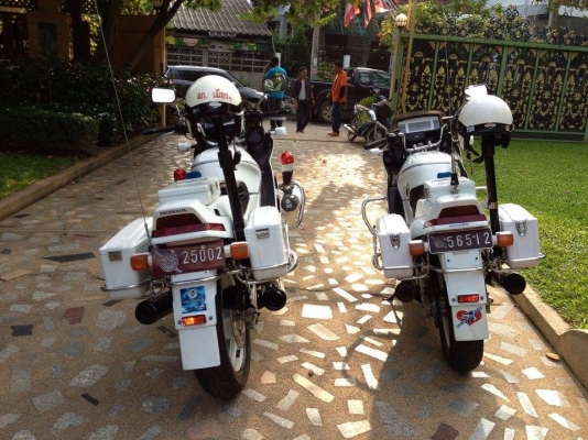 ขายรถนำขบวน vfr 750 เก็บงานแล้วขี่อย่างเดียว