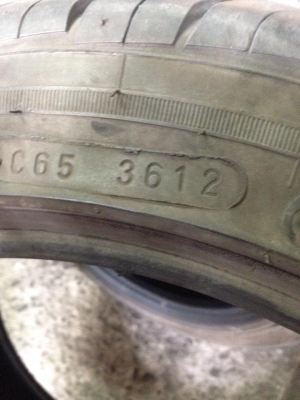 ขายยาง 195-45-15  ปลายปี12 ดอกเต็มๆ 1ชุดครับ