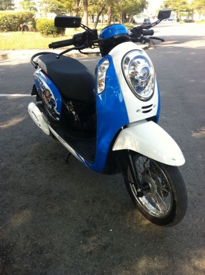 ขาย Honda Scoopy i โฉมใหม่ น้ำเงิน-ขาว ปี 2556(รถ8เดือน) ราคา 26,500บาท ถูกมากอย่าคิดนาน