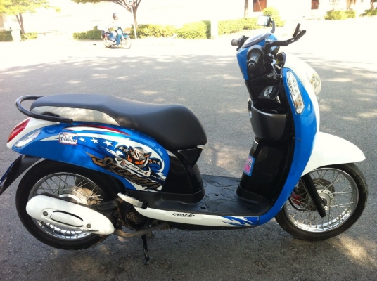 ขาย Honda Scoopy i โฉมใหม่ น้ำเงิน-ขาว ปี 2556(รถ8เดือน) ราคา 26,500บาท ถูกมากอย่าคิดนาน