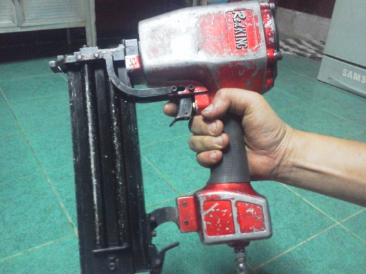 (มีVDOให้ดู ) ปืนยิงตะปู RED KING ตัวใหญ่ พร้อมใช้ยิงได้ลึกแรงมีระบบป้องกันการยิง