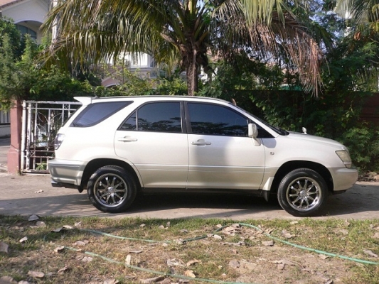 ขายรถ TOYOTA HARRIER 2.2 ABS AIRBAG2 ปี 2005 สีขาวมุข เกียร์อัตโนมัติ  ติดแก๊ส LPGหัวฉีด
