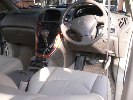 ขายรถ TOYOTA HARRIER 2.2 ABS AIRBAG2 ปี 2005 สีขาวมุข เกียร์อัตโนมัติ  ติดแก๊ส LPGหัวฉีด