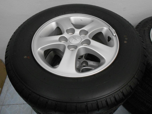 ขายล้อแม็ก Mitsubishi Triton ขอบ 15 พร้อมยาง Bridgestone R623 215/70/15 ป้ายแดงปี 13/เทิร์นได้-ใส่ฟรีค่ะ