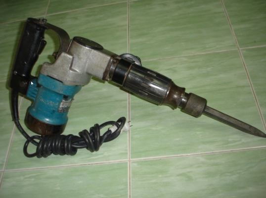 ขายเครื่องสกัดคอนกรีต(สกัดไฟฟ้า) 900 วัตต์ Makita รุ่น HM0810T