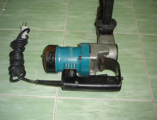 ขายเครื่องสกัดคอนกรีต(สกัดไฟฟ้า) 900 วัตต์ Makita รุ่น HM0810T