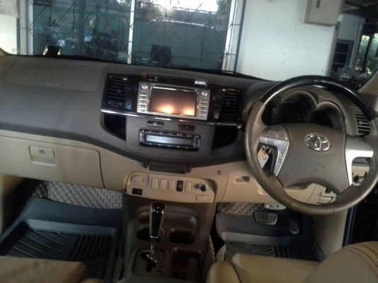 Toyota Fortuner ปี 2011 ช่วงล่าง TRD แม็ก 20" LPG+เบนซิล เครื่องเสียงเต็ม ยางใหม่ วิ่งมา 60000 โล Toyota Fortuner ปี 2011 ช่วงล่าง TRD แม็ก 20" LPG+เบนซิล เครื่องเสียงเต็ม ยางใหม่ วิ่งมา 60000 โล