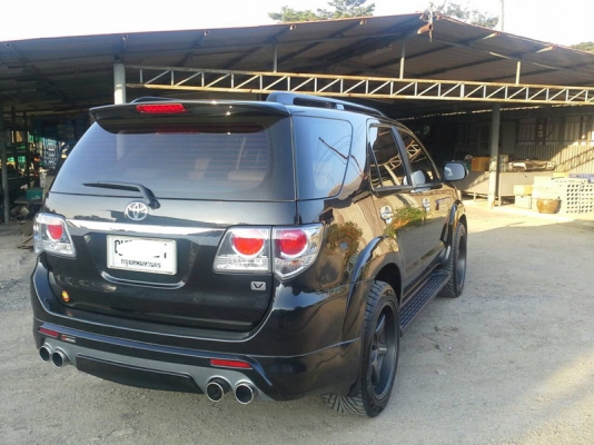 Toyota Fortuner ปี 2011 ช่วงล่าง TRD แม็ก 20" LPG+เบนซิล เครื่องเสียงเต็ม ยางใหม่ วิ่งมา 60000 โล Toyota Fortuner ปี 2011 ช่วงล่าง TRD แม็ก 20" LPG+เบนซิล เครื่องเสียงเต็ม ยางใหม่ วิ่งมา 60000 โล