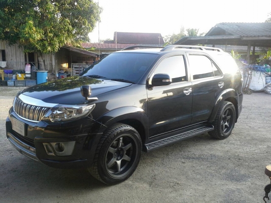 Toyota Fortuner ปี 2011 ช่วงล่าง TRD แม็ก 20" LPG+เบนซิล เครื่องเสียงเต็ม ยางใหม่ วิ่งมา 60000 โล