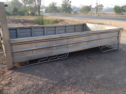 กระบะNPR ซัซซีกว้าง 0.75 เมตร ยาว 4.4 เมตร กว้าง 2.2 เมตร 88,000