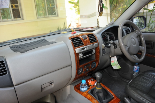 ขายรถ isuzuThairung 7ที่นั่ง