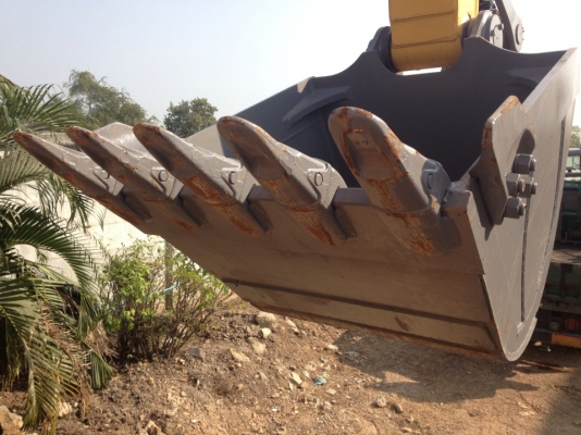 จำหน่ายรถแบคโฮใหม่ ยี่ห้อ XCMG รุ่น XE135B