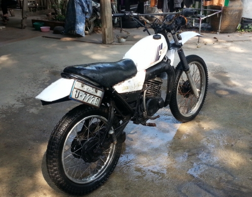 ขาย DT 125 พร้อมทะเบียน ราคา 8200 คับรายละเอียดติดต่อ 081 9944 134 k.บุญส่ง