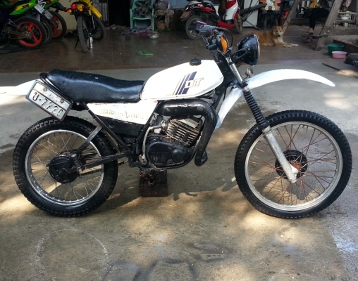 ขาย DT 125 พร้อมทะเบียน ราคา 8200 คับรายละเอียดติดต่อ 081 9944 134 k.บุญส่ง