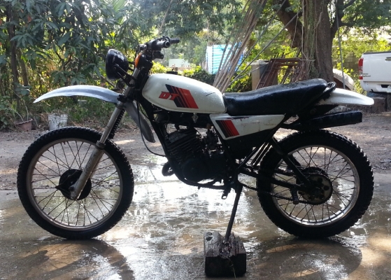 ขาย DT 125 พร้อมทะเบียน ราคา 8200 คับรายละเอียดติดต่อ 081 9944 134 k.บุญส่ง