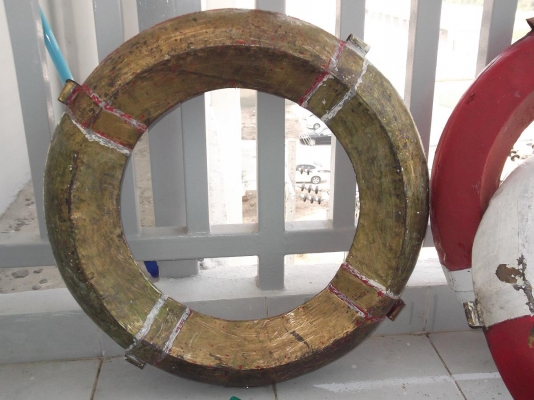 ขายห่วงชูชีพทองเหลืองโบราณ