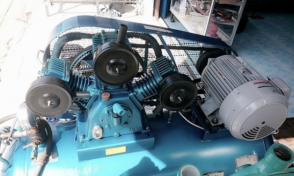 ขายปั้้มลม ขนาด 330ลิตร สภาพดี มือสองครับ ขายปั้้มลม ขนาด 330ลิตร สภาพดี มือสองครับ