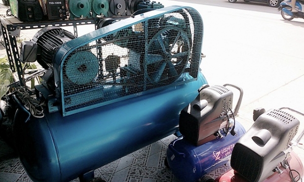 ขายปั้้มลม ขนาด 330ลิตร สภาพดี มือสองครับ