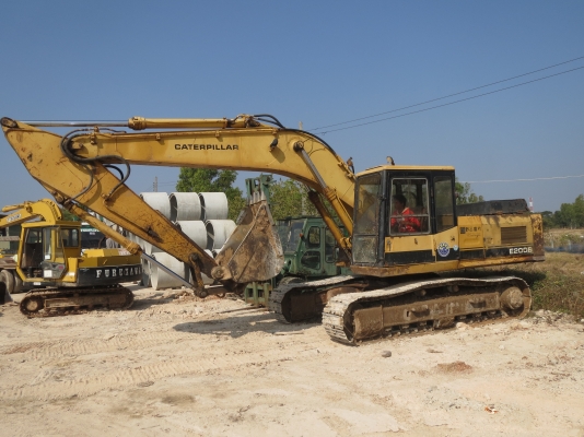 รถแบคโฮ CAT  E200B รถพร้อมใช้งาน สภาพสวย ทำงาน แรงและเร็ว