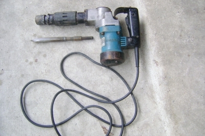แย็กไฟฟ้า Makita HM0810T 900 WATTS.